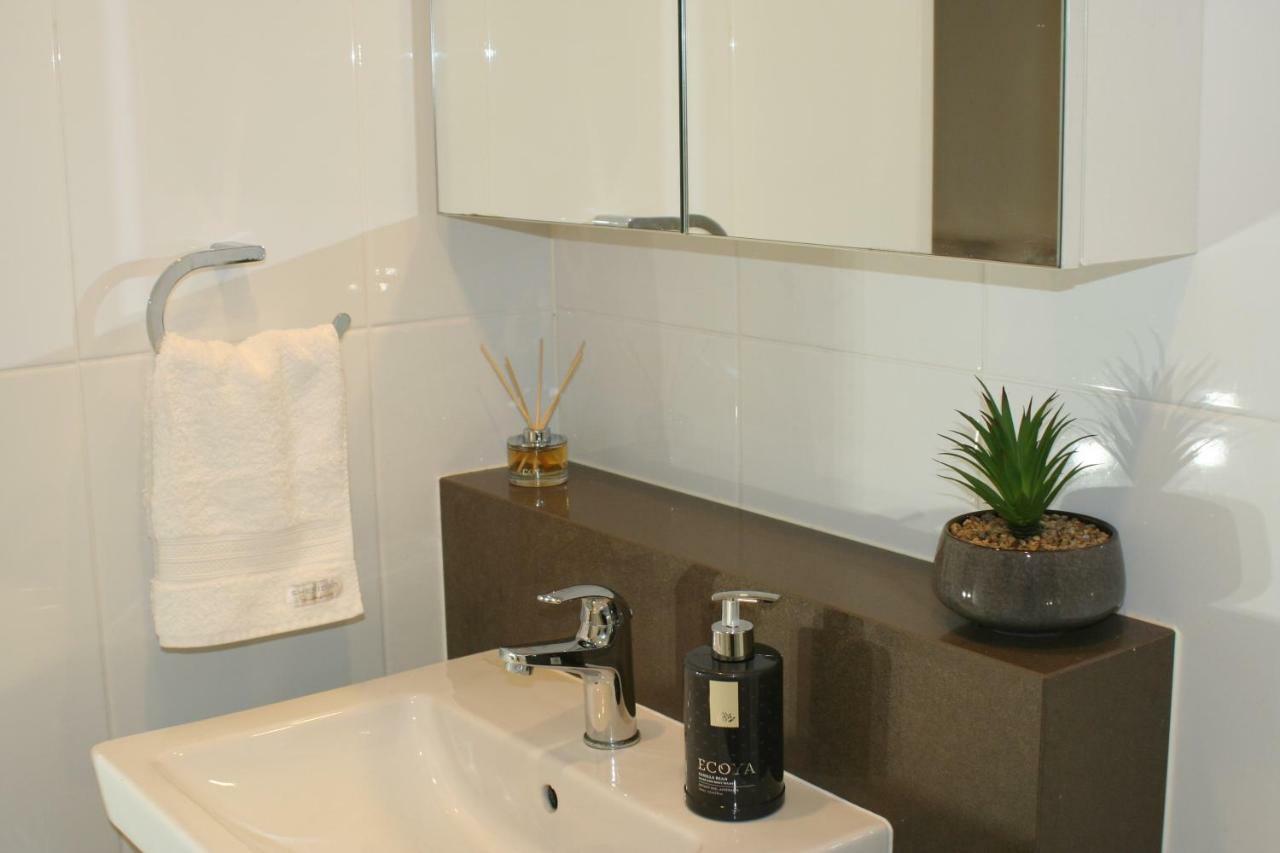 Governor Luxe 1 Bedroom Apartment In The Heart Of Barton Wifi Gym Wine Secure Parking Canberra Kingston Exteriör bild